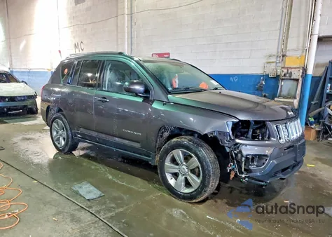 2015 Jeep Compass Latitude z USA, uszkodzony, nr VIN 1C4NJCEA2FD334747